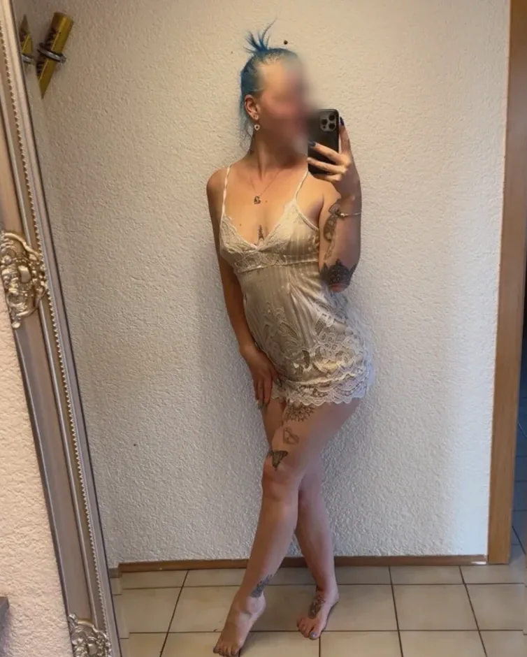 Elin, 25