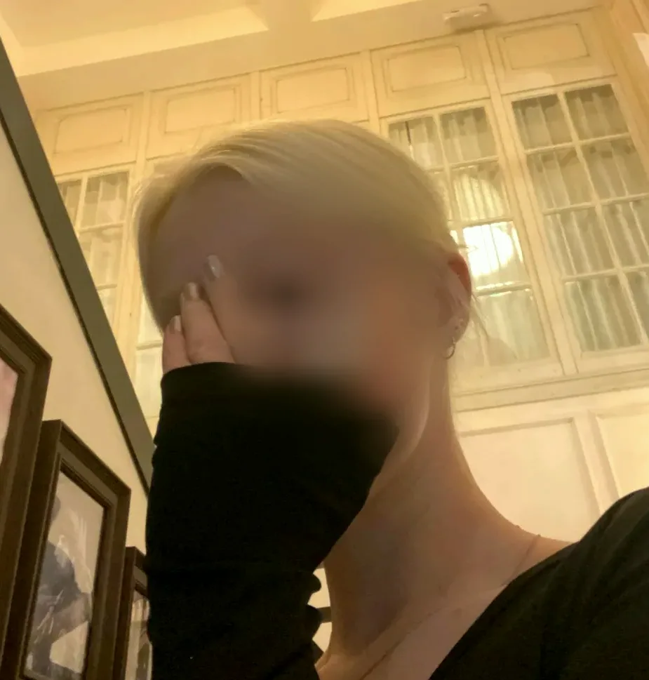 Emina, 24